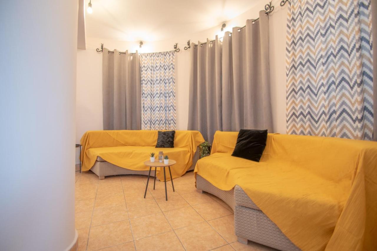 Leon Apartments ไซคิย์นธอสทาวน์ ภายนอก รูปภาพ